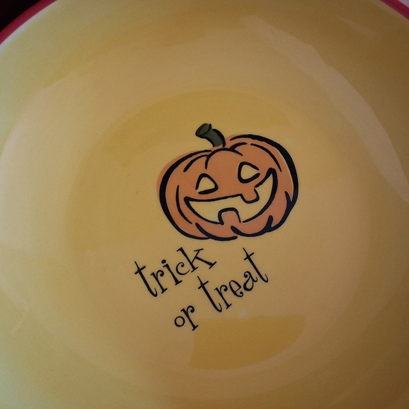 HALLOWEEN Treats Ceramic Serving Bowl - Picture 10 of 15